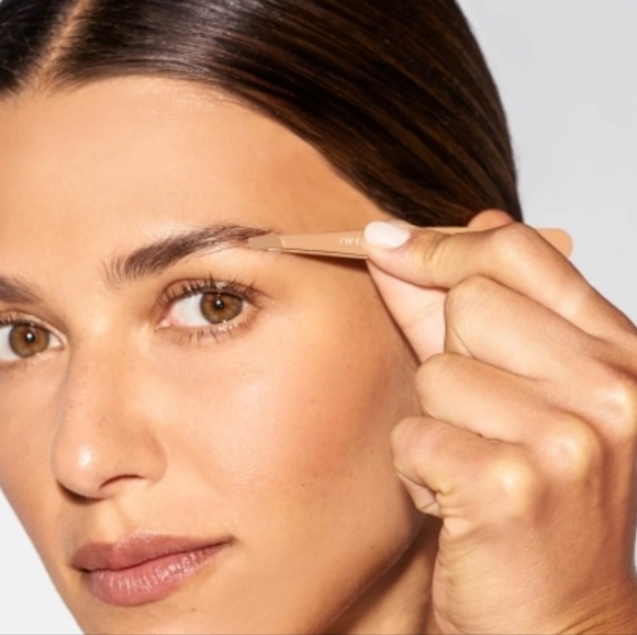 Tweezerman Rose Gold Slant Tweezer - Picture 4 of 16